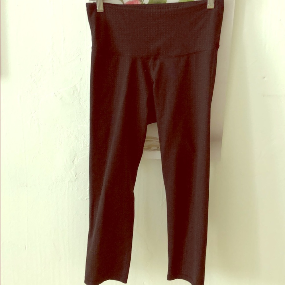 Old Navy black and metallic dotted leggings size M